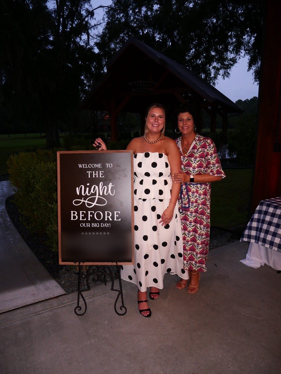 Client and her mom at a rehearsal dinner